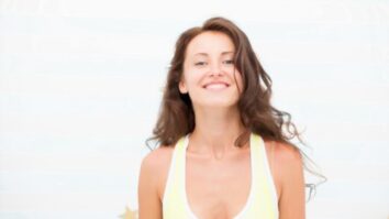 HOW TO LIGHTEN YOUR HAIR TWO TONES LIGHTER INSTANTLY HOME REMEDY WITHOUT DYES